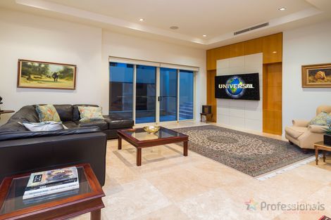 Property photo of 42 Royal Albert Crescent Paradise Point QLD 4216