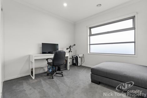 Property photo of 6 Broadbeach Circuit Point Cook VIC 3030