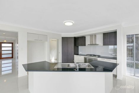 Property photo of 18 Chevron Rise Highland Park QLD 4211
