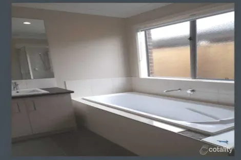 Property photo of 4 Longmeadow Road Officer VIC 3809