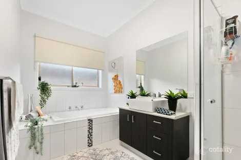 Property photo of 24 West Highland Drive Burnside Heights VIC 3023