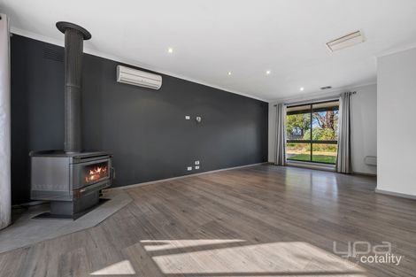 Property photo of 27 Dumbarton Circuit Melton West VIC 3337