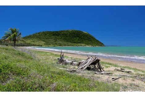 Property photo of 3 Coast Court Mulambin QLD 4703