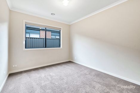 Property photo of 86 Elmslie Drive Cranbourne East VIC 3977