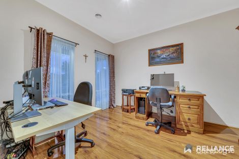 Property photo of 27 Border Boulevard Sunbury VIC 3429