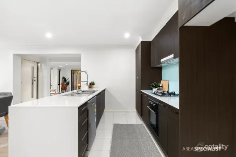 Property photo of 1 Green Court Burnside Heights VIC 3023