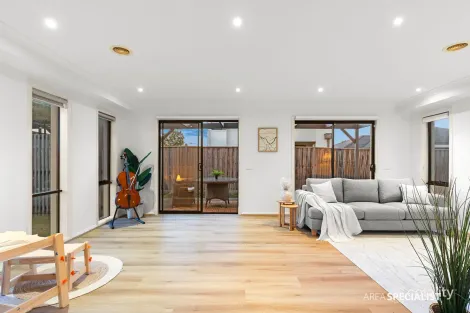Property photo of 1 Green Court Burnside Heights VIC 3023