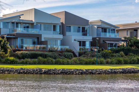 Property photo of 7 Lakefront Crescent Varsity Lakes QLD 4227