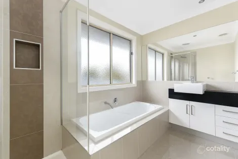 Property photo of 80 Tyers Lane Keysborough VIC 3173