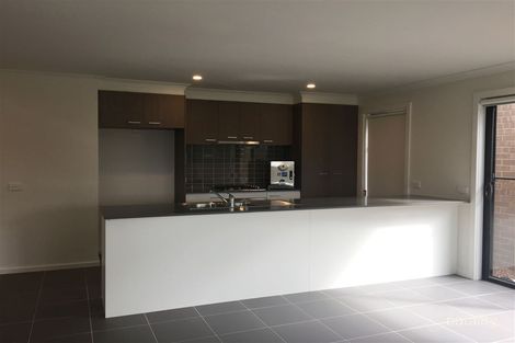 Property photo of 10 Oscar Circuit Roxburgh Park VIC 3064