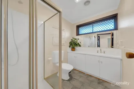 Property photo of 40 Huntingfield Drive Hoppers Crossing VIC 3029