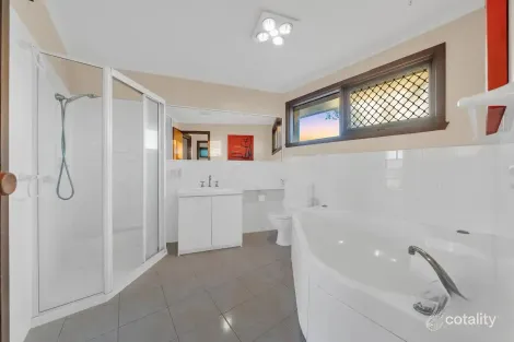 Property photo of 40 Huntingfield Drive Hoppers Crossing VIC 3029