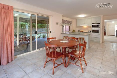 Property photo of 2 Emily Close Tangambalanga VIC 3691