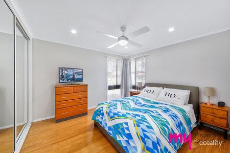 Property photo of 16 Dibbler Place St Helens Park NSW 2560