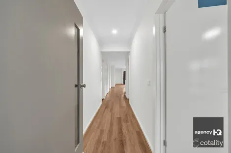 Property photo of 9 Amethyst Road Cobblebank VIC 3338