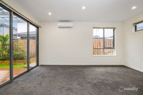 Property photo of 12/118 Kennington Park Drive Endeavour Hills VIC 3802