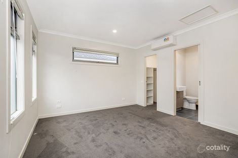 Property photo of 12/118 Kennington Park Drive Endeavour Hills VIC 3802