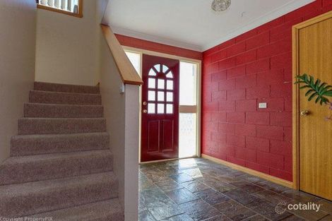 Property photo of 8 Lindwood Court Lindisfarne TAS 7015