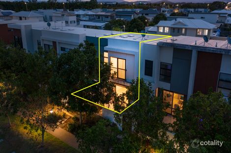 Property photo of 27 Park Lane Hope Island QLD 4212