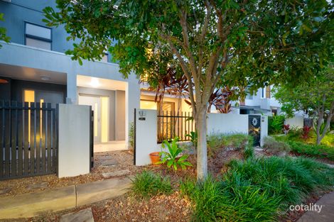 Property photo of 27 Park Lane Hope Island QLD 4212