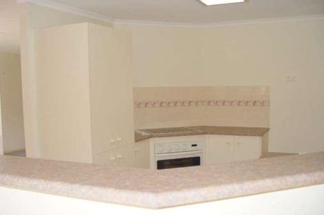 Property photo of 19 Carlon Crescent Farmborough Heights NSW 2526