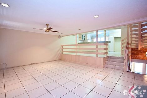 Property photo of 5/23 Hooker Boulevard Broadbeach Waters QLD 4218