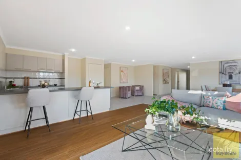 Property photo of 33 Penrose Promenade Tarneit VIC 3029
