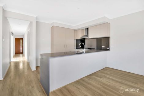 Property photo of 10 Drop Walk Wyndham Vale VIC 3024