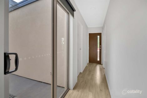 Property photo of 10 Drop Walk Wyndham Vale VIC 3024