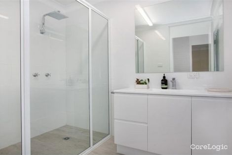 Property photo of 2/120 Greenslopes Street Edge Hill QLD 4870