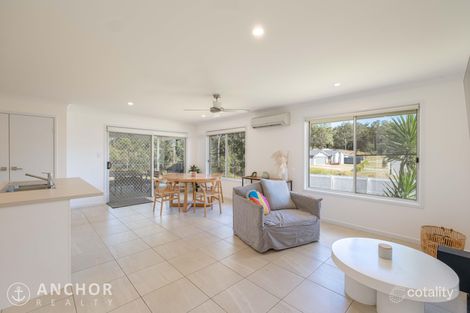 Property photo of 2 Regal Place Jones Hill QLD 4570