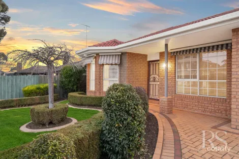 Property photo of 2 Tigris Close Werribee VIC 3030