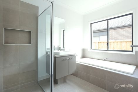 Property photo of 46 Wedgebill Circuit Werribee VIC 3030