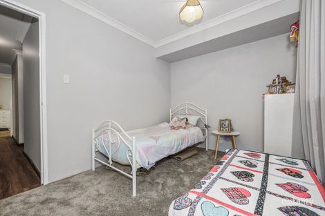 Property photo of 10 Fordred Place Parmelia WA 6167