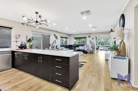 Property photo of 2 Camden Close South Morang VIC 3752