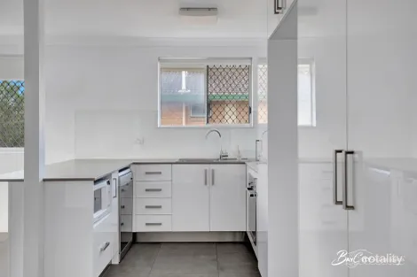 Property photo of 2/42 Agnes Street Wynnum QLD 4178