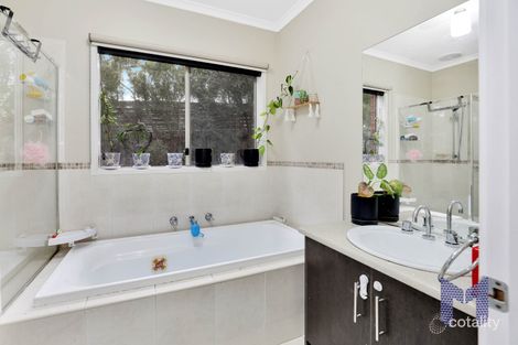Property photo of 2 Camden Close South Morang VIC 3752