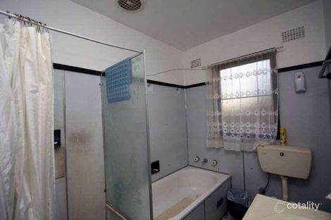 Property photo of 32 Veronica Crescent Seven Hills NSW 2147