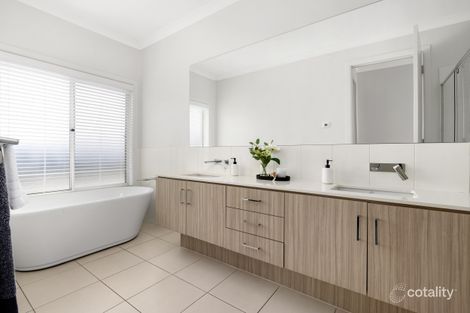 Property photo of 42 Signature Drive Alfredton VIC 3350