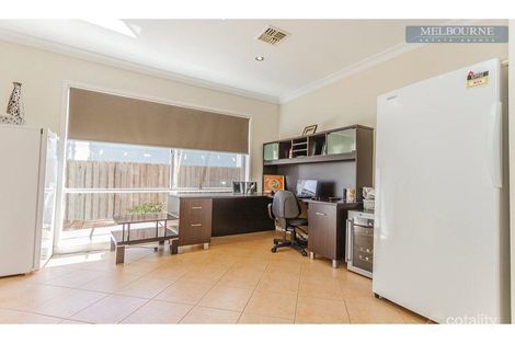 Property photo of 20 Phoenix Court Roxburgh Park VIC 3064