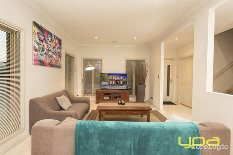 Property photo of 3 Alexandra Gardens Caroline Springs VIC 3023