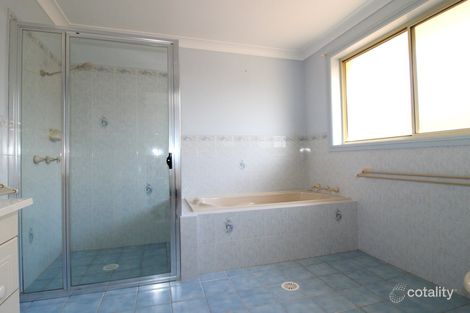 Property photo of 2/20 Freesia Crescent Bomaderry NSW 2541