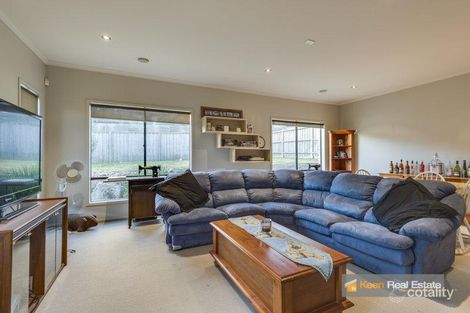 Property photo of 10 Fallingwater Drive Pakenham VIC 3810