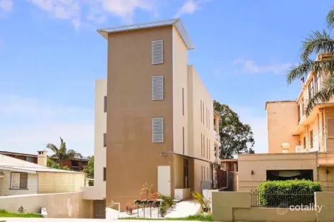 2/32 Bourke St, North Wollongong, NSW 2500