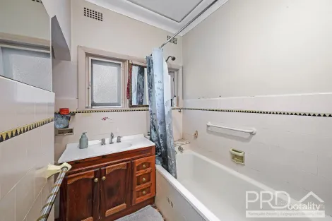 Property photo of 10 Mayfair Crescent Beverly Hills NSW 2209
