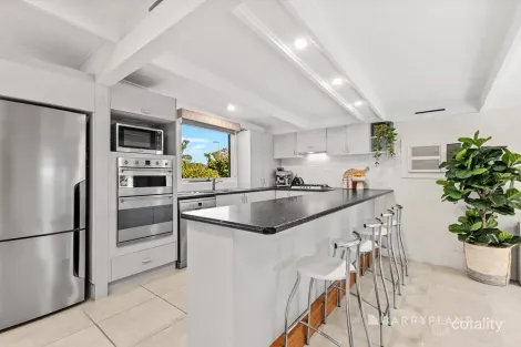 Property photo of 2 Bernborough Place Mill Park VIC 3082