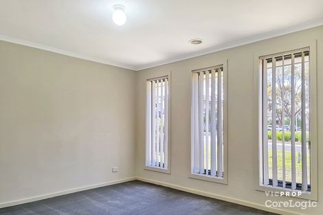 Property photo of 28 Bayside Drive Point Cook VIC 3030