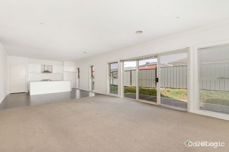 Property photo of 27 Fernhurst Avenue Derrimut VIC 3026