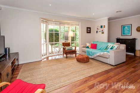 17 ERSKINE DR, ROWVILLE, VIC 3178