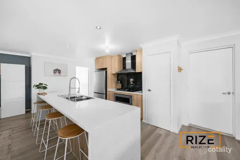 Property photo of 29 Ornata Bend Banksia Grove WA 6031